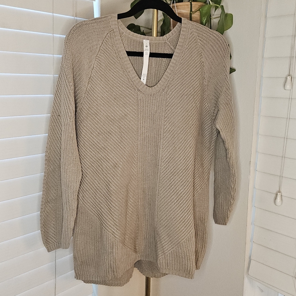 Lululemon Athletica Tan V-Neck Fine Knit Sweater